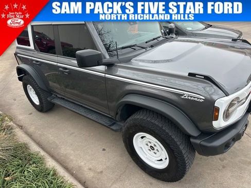 Used 2023 Ford Bronco Heritage Edition image 3