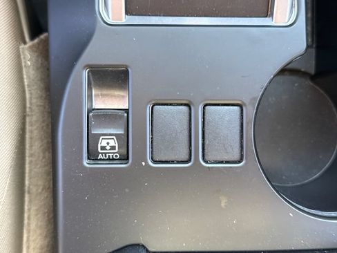 Used 2019 Toyota 4Runner SR5 AWD/4WD image 34
