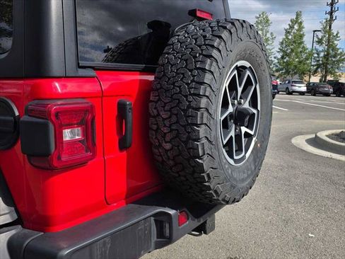 Used 2025 Jeep Wrangler Unlimited Rubicon AWD/4WD image 14