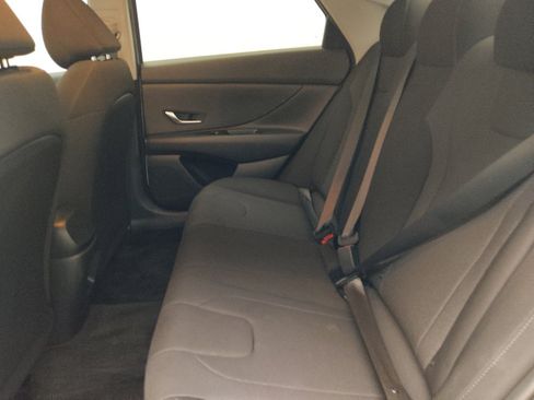 Used 2025 Hyundai Elantra SE FWD image 18