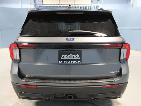 Used 2025 Ford Explorer ST-Line w/ Premium Package image 39