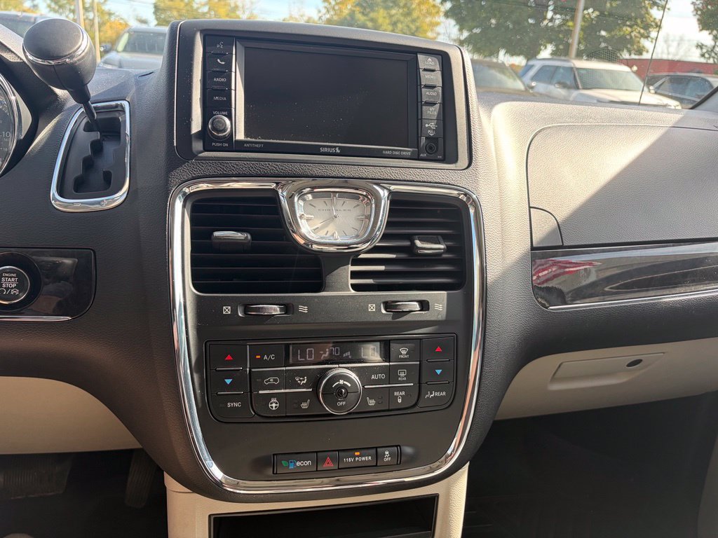 Used 2016 Chrysler Town & Country Touring-L w/ Driver Convenience Group FWD image 14