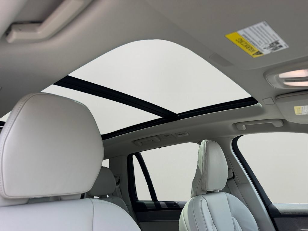 Certified 2026 Volvo XC90 B6 Ultra AWD/4WD image 7
