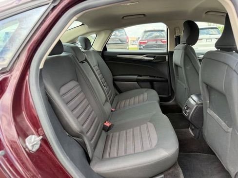 Used 2017 Ford Fusion SE w/ Fusion SE Technology Package FWD image 18
