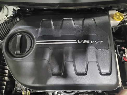 Used 2019 Jeep Cherokee Limited image 30