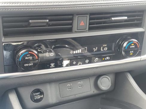 Certified 2025 Nissan Rogue SV AWD/4WD image 15