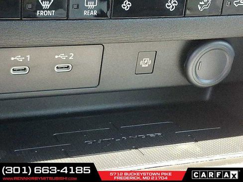 New 2025 Mitsubishi Outlander SE image 19