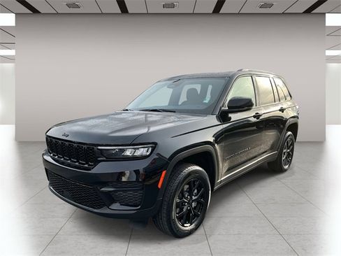 New 2025 Jeep Grand Cherokee Altitude image 7