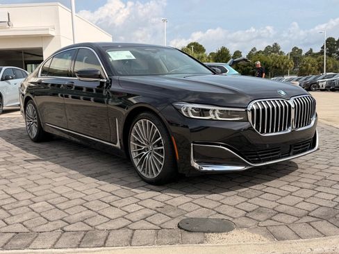 Used 2022 BMW 750i xDrive w/ Executive Package AWD/4WD image 7