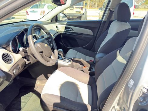 Used 2014 Chevrolet Cruze LS image 8