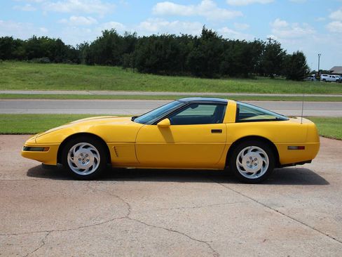 Used 1995 Chevrolet Corvette Coupe RWD image 8