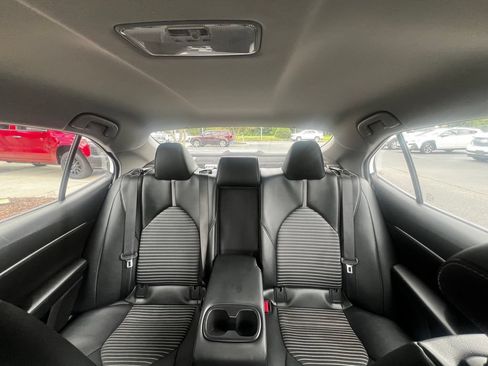 Used 2021 Toyota Camry SE FWD image 14