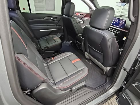 Used 2024 Chevrolet Traverse RS w/ LPO, Floor Liner Package image 40