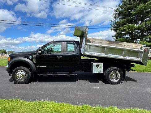 Used 2017 Ford F550 4x4 SuperCab Super Duty image 3