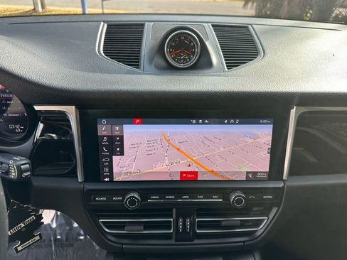 Used 2020 Porsche Macan w/ Driver Memory Package AWD/4WD image 21