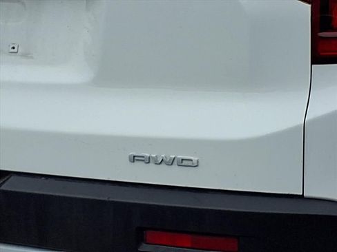 Used 2023 GMC Acadia SLT image 26