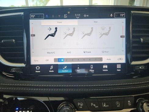 New 2025 Chrysler Pacifica Limited image 36