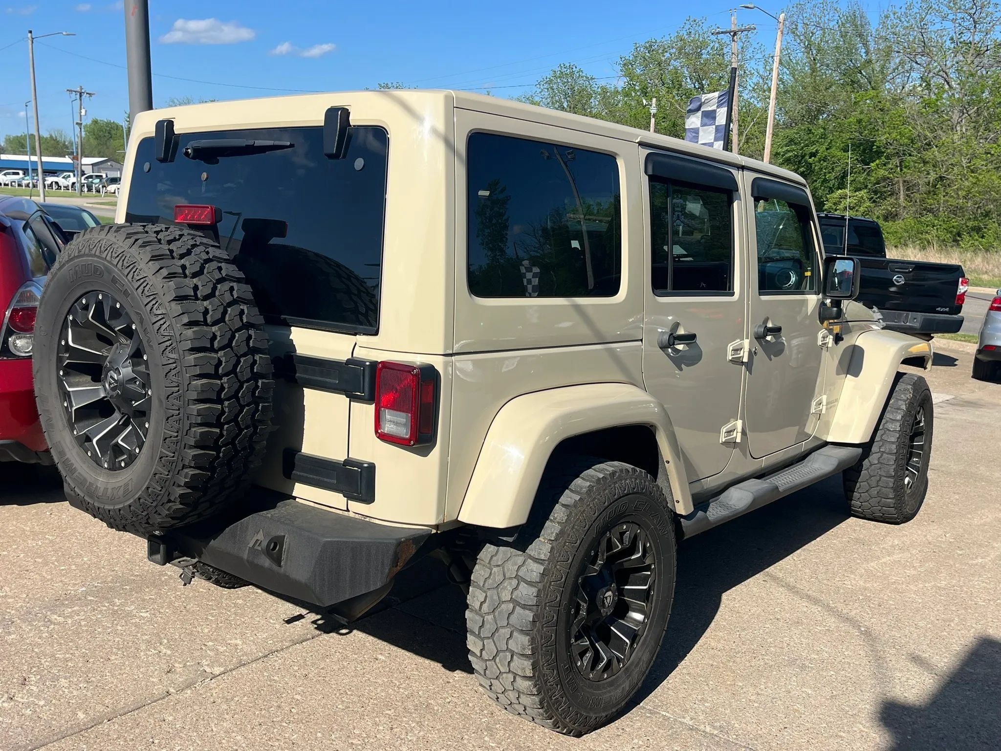 Used 2011 Jeep Wrangler Unlimited Sahara w/ Dual Top Group AWD/4WD image 5
