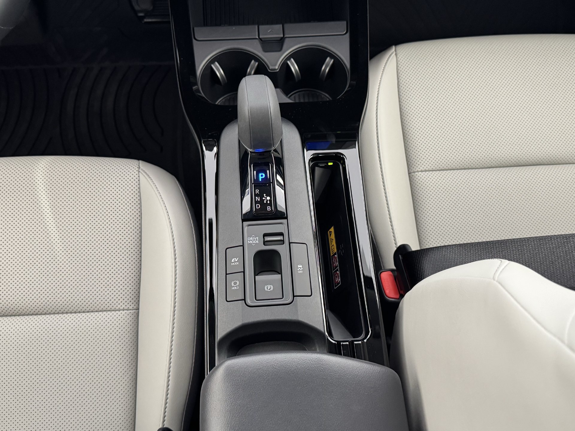 New 2027 Toyota Prius XLE FWD image 9