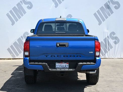 Used 2018 Toyota Tacoma TRD Sport w/ Technology Package RWD image 6