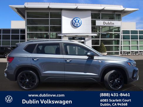 Certified 2023 Volkswagen Taos SE w/ Panoramic Sunroof Package FWD image 3