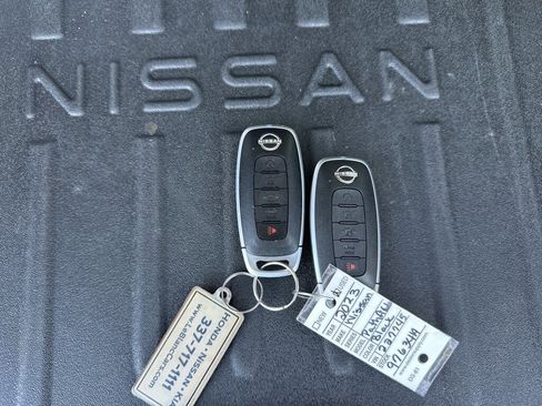 Used 2023 Nissan Pathfinder SL w/ Lighting Package (N92) image 18