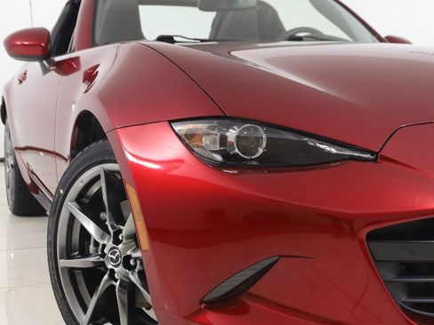 Used 2019 MAZDA MX-5 Miata RF Grand Touring RWD image 16
