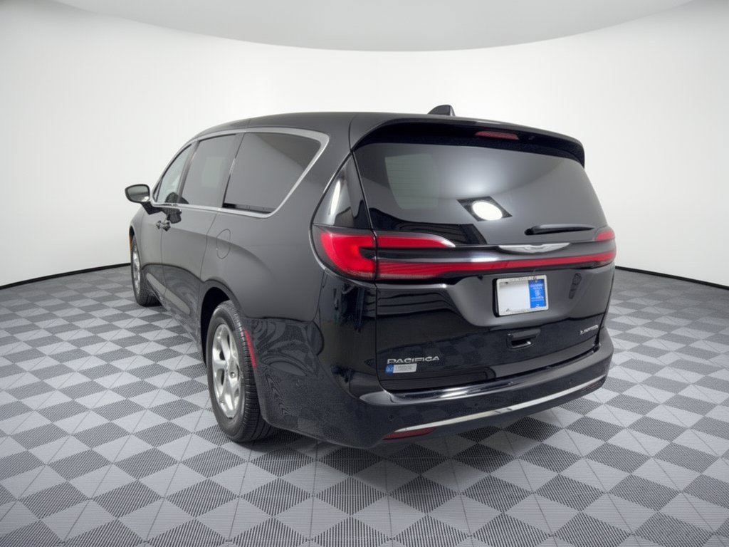 Used 2024 Chrysler Pacifica Limited FWD image 3
