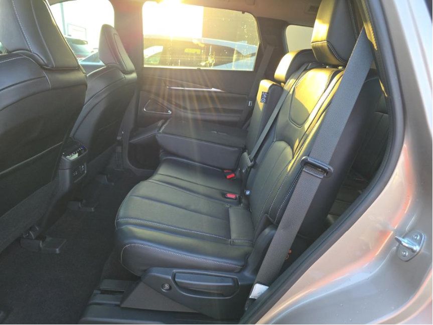 Used 2023 INFINITI QX60 Sensory w/ Cargo Package FWD image 16