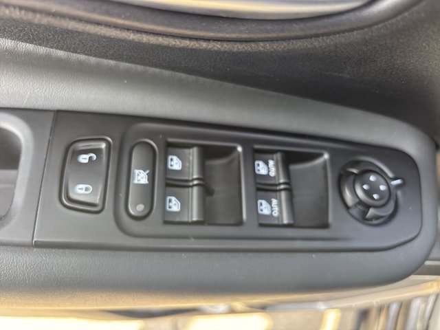 Used 2022 Jeep Renegade Latitude AWD/4WD image 21