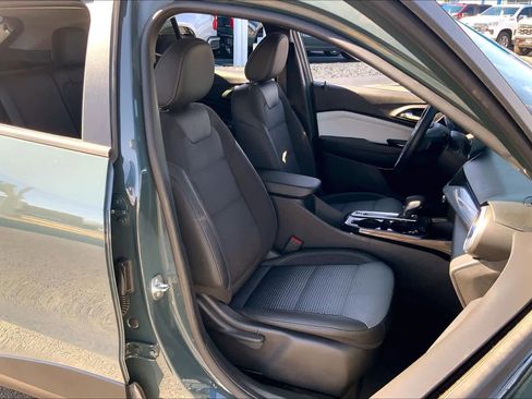 Certified 2025 Chevrolet Trax LT w/ Driver Confidence Package image 8