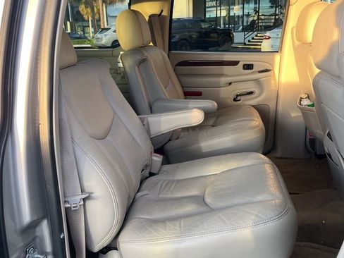 Used 2004 Cadillac Escalade ESV AWD image 26