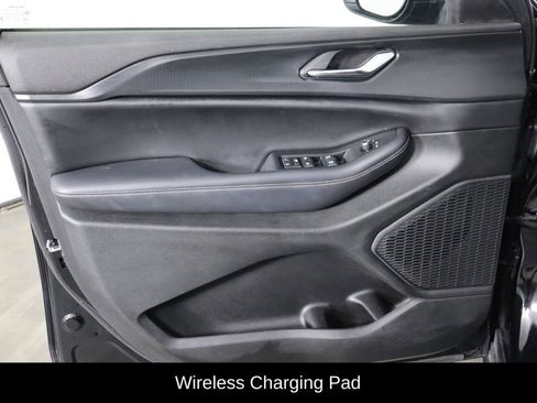 Used 2023 Jeep Grand Cherokee Altitude image 19