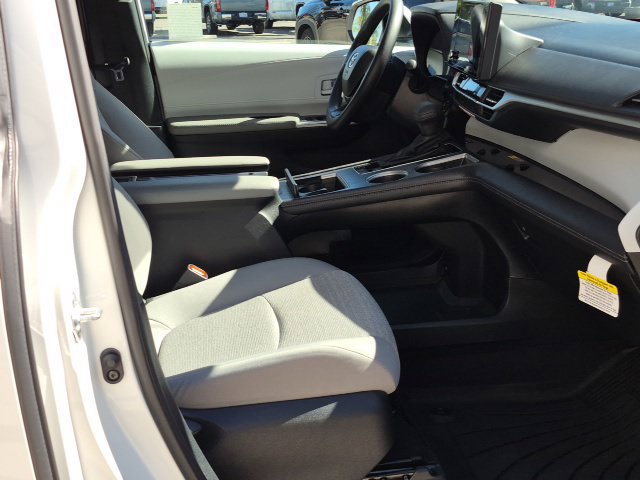 Used 2026 Toyota Sienna LE FWD image 21