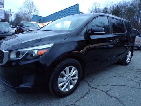 Used 2015 Kia Sedona LX image 5