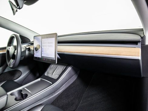 Used 2025 Tesla Model Y Long Range image 18