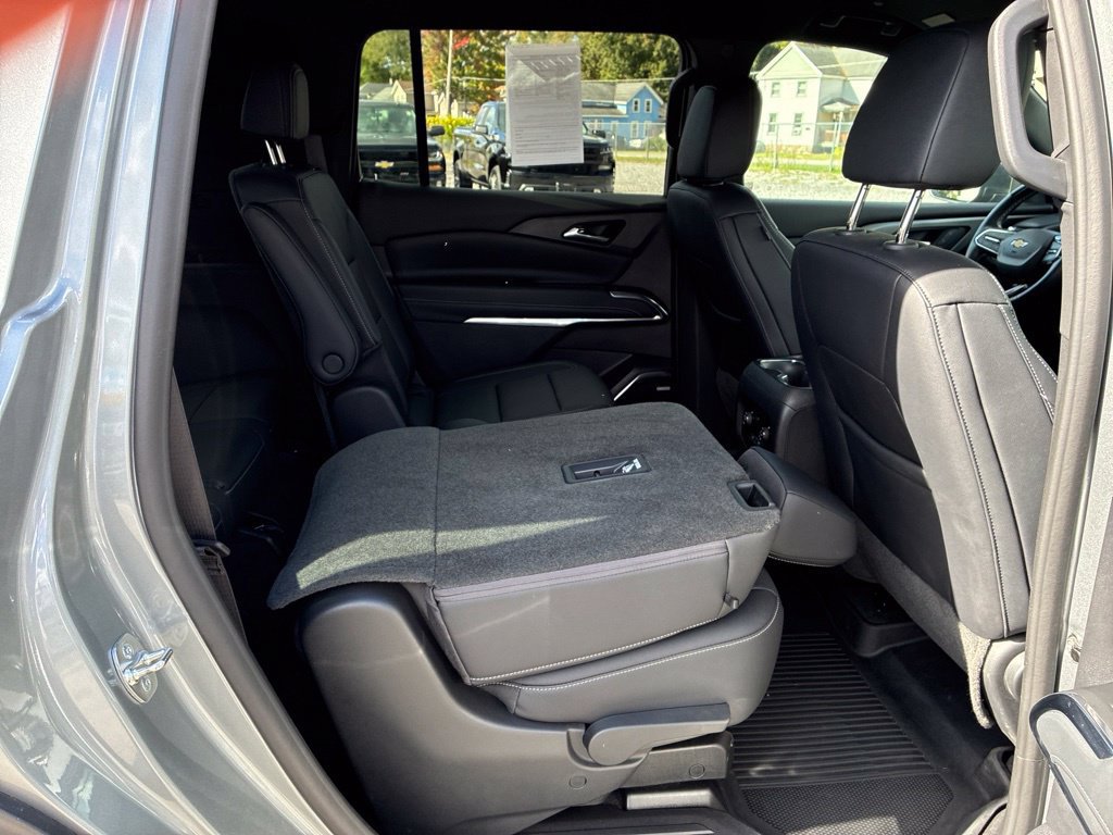Used 2024 Chevrolet Traverse LT w/ Enhanced Driving Package AWD/4WD image 34
