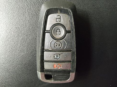 Used 2022 Ford Edge Titanium AWD/4WD image 32
