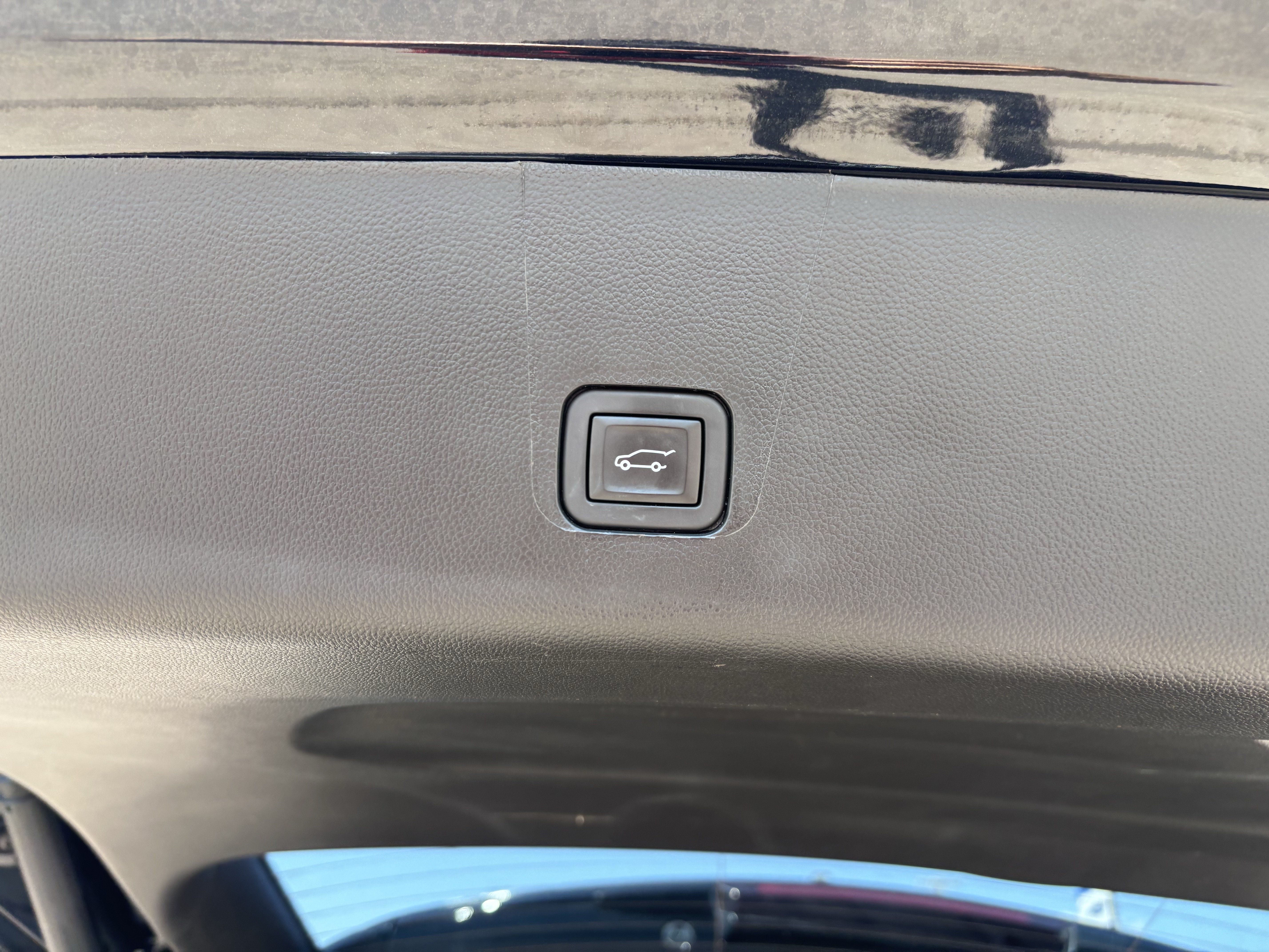 Used 2023 Chevrolet Traverse High Country w/ LPO, Floor Liner Package FWD image 18
