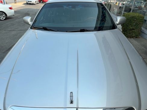 Used 2009 Lincoln Town Car Signature Limited RWD image 24