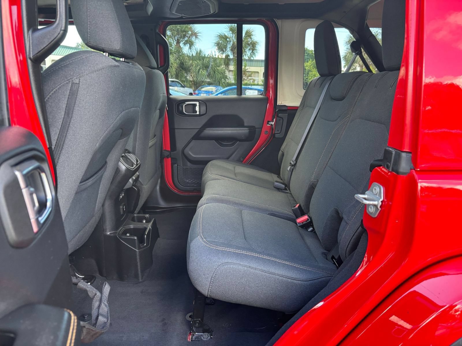 Used 2025 Jeep Wrangler Unlimited Sahara AWD/4WD image 27