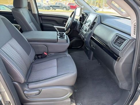 Used 2022 Nissan Titan SV AWD/4WD image 17