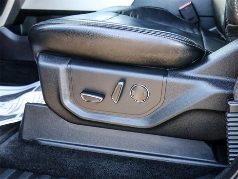 Used 2015 Ford F150 Lariat image 29