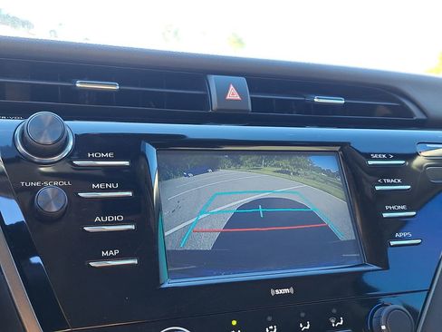 Used 2020 Toyota Camry LE image 21