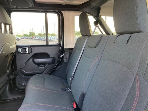 Used 2025 Jeep Wrangler Unlimited Rubicon w/ Convenience Group image 9