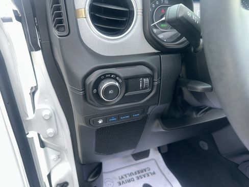 Used 2025 Jeep Wrangler Unlimited Sahara w/ Safety Group AWD/4WD image 22