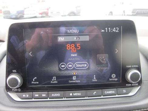 Used 2023 Nissan Rogue SV image 13