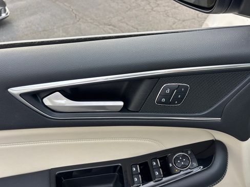 Used 2018 Ford Edge Titanium w/ Technology Package image 12
