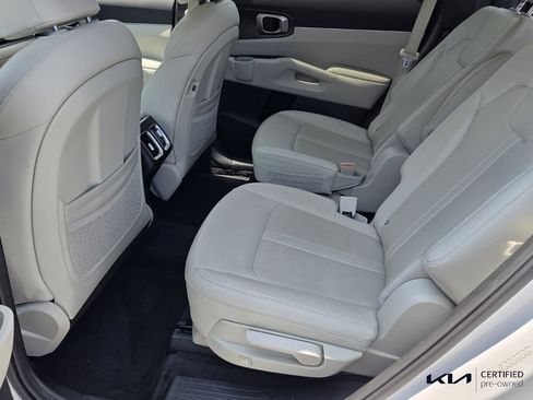 Certified 2024 Kia Sorento EX w/ Panoramic Sunroof Package FWD image 11