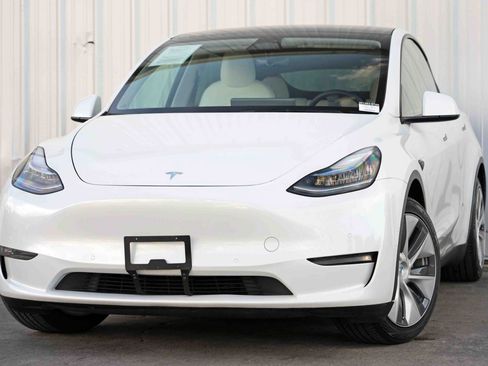 Used 2021 Tesla Model Y Long Range image 3
